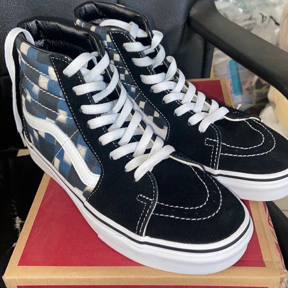Vans - Picture 1 of 4
